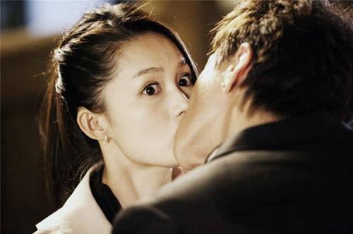 国产动漫吻戏照片视频网站,浪漫瞬间，网络盛宴