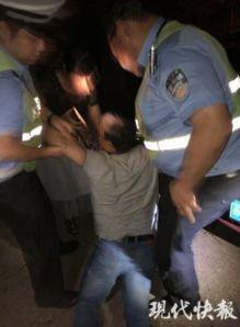 国产女友同事醉酒视频,现场画面令人咋舌  第2张